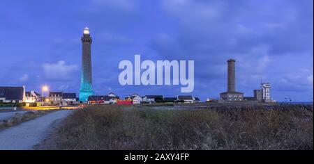 Phares, visite de la Vieille, chapelle Saint-Pierre du Phare de Penmarc'h le Phare d'Eckmuehl, crépuscule, Penmarc'h, Département Finistère, France Banque D'Images