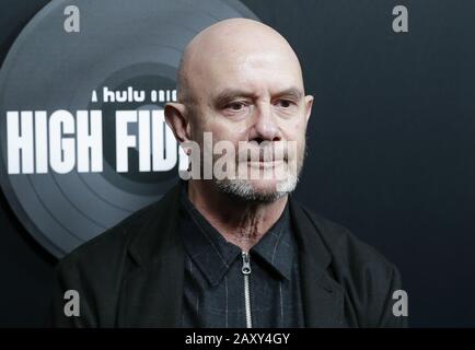 New York, États-Unis. 13 février 2020. Nick Hornby arrive sur le tapis rouge à la première de New York « High Fidelity » au Metrograph le jeudi 13 février 2020 à New York City. Photo de John Angelillo/UPI crédit: UPI/Alay Live News Banque D'Images