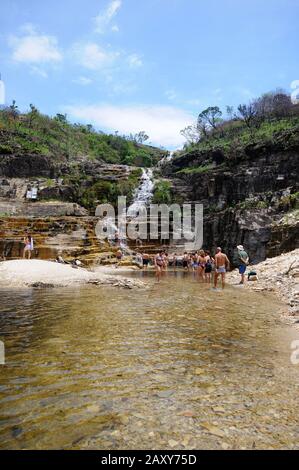 Capitólio, Minas Gerais, Brésil, 26 novembre 2019. Cascade de Lagoa Azul située sur le barrage de Furnas à Capitólio, dans l'état de Minas Gerais. Banque D'Images
