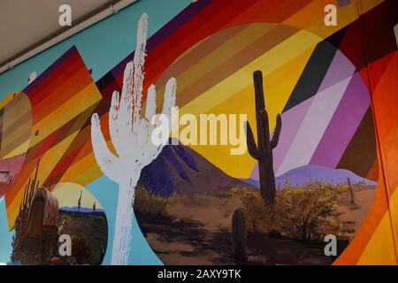 Une murale Colorée représentant des scènes de l'Arizona. Banque D'Images