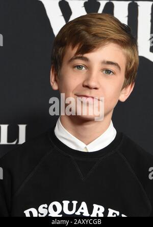 Hollywood, Californie, États-Unis 13 février 2020 l'acteur Parker Bates assiste à la première mondiale de Twentieth Century Studios « The Call of the Wild » le 13 février 2020 au El Capitan Theatre à Hollywood, Californie, États-Unis. Photo De Barry King/Alay Live News Banque D'Images