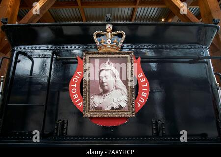 Photographie de la Reine Victoria sur le moteur 374 restauré CPR au Roundhouse de Yaletown, Vancouver, Colombie-Britannique, Canada. Banque D'Images