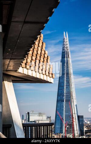 La ville de Londres avec l'emblématique bâtiment vu d'échardes de la Tate Modern. Banque D'Images