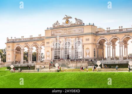 20 juillet 2019, Vienne, Autriche : célèbre édifice de la Gloriette dans le palais impérial de Schoenbrunn Banque D'Images