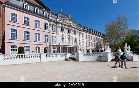 La Renaissance électorale et le palais rococo de la ville de Trèves Banque D'Images