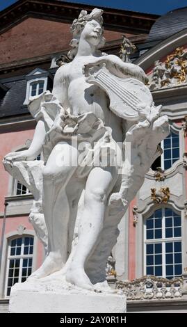 La Renaissance électorale et le palais rococo de la ville de Trèves Banque D'Images