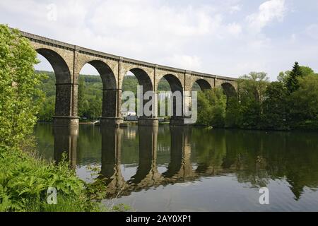 La Ruhr-Viadukt à Herdecke, Ruhraerea, Allemagne Banque D'Images