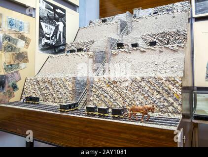 Novorossiysk, Russie - 01 août 2019 : reconstruction d'une mine pour la production de ciment au Musée Novorossiysk de l'Histoire du ciment Banque D'Images