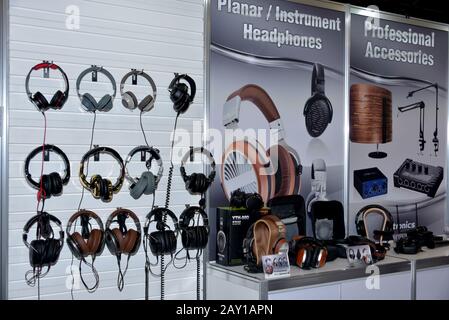 Anaheim, CA - 17 JANVIER : casque planaire au « salon NAMM » le 17 janvier à Anaheim, Californie. (Photo de Glenn Francis /PacificProDigital.com) Banque D'Images