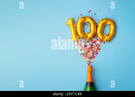 100 e anniversaire bouteille de champagne en montgolfière Banque D'Images