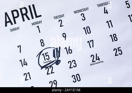 Journée fiscale 2020 aux États-Unis. Calendrier Fiscal 2020. Important Date D'Échéance de l'impôt IRS et Date limite indiquée sur le calendrier mensuel d'avril Banque D'Images
