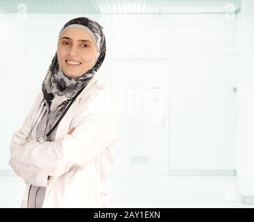 Médecin musulman féminin à l'hôpital Banque D'Images