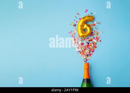 bouteille de champagne du 6ème anniversaire en montgolfière Banque D'Images