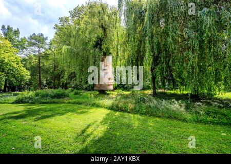 France, Indre et Loire, Vallée de la Loire classée au patrimoine mondial par l'UNESCO, Amboise, Château du Clos Lucé Parc et Jardins, reproduction géante dans le tre Banque D'Images