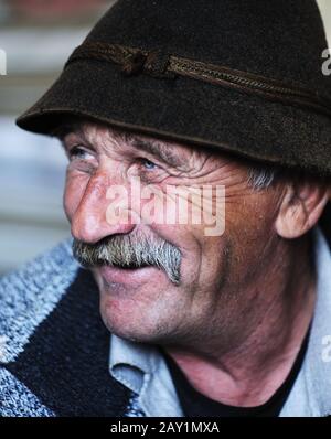 Portrait de l'homme âgé avec moustache Banque D'Images