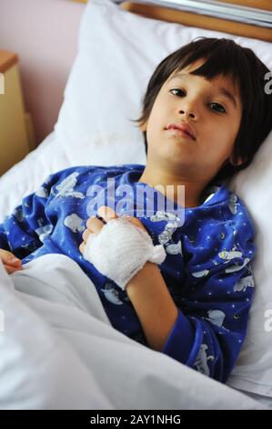 Enfant malade à l'hôpital Banque D'Images