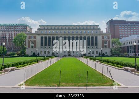 New York, États-Unis - 20 août 2018 : Butler Library située sur le campus de Morningside Heights de l'Université Columbia à Manhattan, New York. Banque D'Images