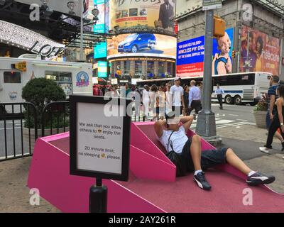 New York, États-Unis - 20 août 2018 : détendez-vous sur Times Square Banque D'Images
