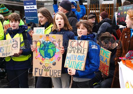 Édimbourg, Écosse, Royaume-Uni. 14 février 2020. La Saint Valentin des jeunes d’Édimbourg se rallie à la grève climatique en dehors du Parlement écossais à Holyrood. Crédit: Craig Brown/Alay Live News Banque D'Images