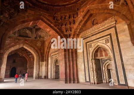 Inde, Uttar Pradesh, New Delhi, Purana Qila, Ancien Fort De L'Ère Mughal, Qila-E-Kuhna Masjid, Mosquée Construite Par Sher Shah Sur En 1541, Intérieur De La Salle De Prière Banque D'Images