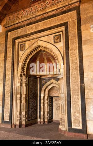 Inde, Uttar Pradesh, New Delhi, Purana Qila, fort de l'ancienne Mughal-era, Qila-e-Kuhna Masjid, Mosquée construite par Sher Shah sur en 1541, intérieur de la salle de prière, d Banque D'Images