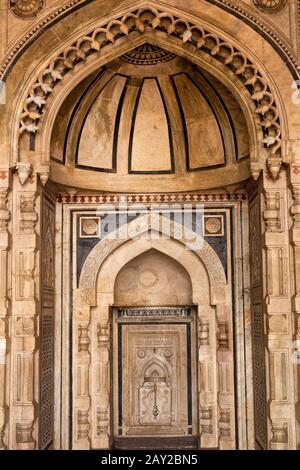 Inde, Uttar Pradesh, New Delhi, Purana Qila, fort de l'ancienne Mughal-era, Qila-e-Kuhna Masjid, Mosquée construite par Sher Shah sur en 1541, intérieur de la salle de prière, d Banque D'Images