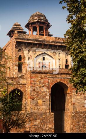 Inde, Uttar Pradesh, New Delhi, Purana Qila, Old Mughal-era fort, Talaqi Darwaza, 17 mètres de haut de la porte nord Banque D'Images