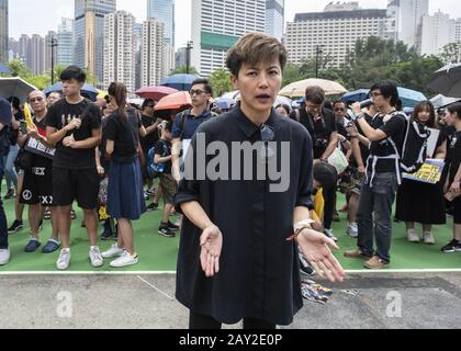 16 juin 2019, Hong Kong, Hong Kong SAR, CHINE : la chanteuse Denise Ho se joint à la manifestation. Denise Ho, chanteuse de Cantoop et militante sociale de Pro-démocratie, est inscrite au noir par le Parti communiste chinois (PCC) Qu'Elle joint mille manifestants à mars à Hong Kong contre le projet de loi d'extradition déposé par le chef de l'exécutif Carrie Lam. La suspension du projet de loi ne s'arrête pas en mars. (Image De Crédit : © Jayne Russell/Zuma Wire) Banque D'Images