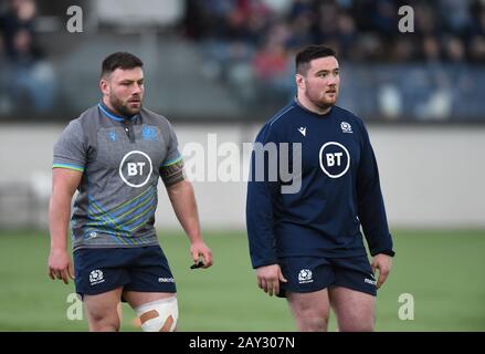 Riccarton, Édimbourg, Écosse, Royaume-Uni. 14 févr. 20. Guinness Six Nations Matches Contre L'Italie Ecosse ​ Rory Sutherland( Edinburgh Rugby & Zander Fagerson ( Glasgow Warriors) Crédit: Eric Mccowat/Alay Live News Banque D'Images