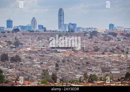 Johannesburg, Afrique du Sud, 4 octobre - 2019: Vue sur le township Alexander vers Sandton. Banque D'Images