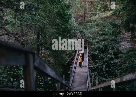 Couple sur le pont Banque D'Images