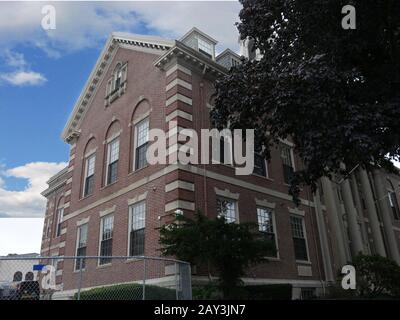 Newport, Rhode Island-septembre 2017 : court, vue latérale Du Complexe judiciaire du comté de Newport Murray. Banque D'Images