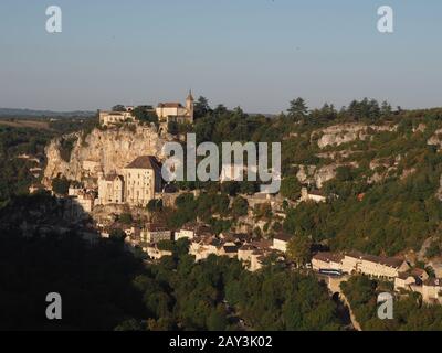 Situation géographique en France, Rocamadour, un petit village de falaises dans le centre-sud de la France. Connu pour le complexe Cité Réligieuse de bâtiments religieux Banque D'Images