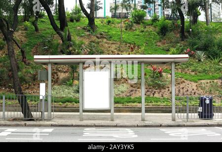 Panneau publicitaire vide sur l'arrêt de bus Banque D'Images