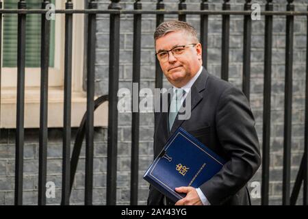 Londres, Royaume-Uni. 14 février 2020. Le député de Robert Buckland QC demeure Lord Chancellor et secrétaire d'État au ministère de la Justice - les ministres arrivent pour la première réunion du Cabinet après le remaniement de Boris Johnson, Downing Street. Crédit: Guy Bell/Alay Live News Banque D'Images