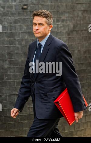 Londres, Royaume-Uni. 14 février 2020. Le député fédéral de la CBE, M. Gavin Williamson, demeure secrétaire d'État à l'éducation - les ministres arrivent pour la première réunion du Cabinet après le remaniement de Boris Johnson, Downing Street. Crédit: Guy Bell/Alay Live News Banque D'Images