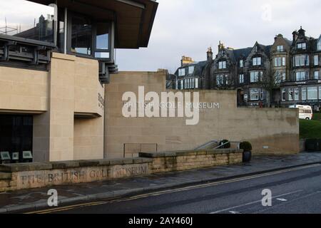 St ANDREWS, ÉCOSSE - 13/2/2020 - vue sur l'extérieur du musée de golf britannique en face du Royal et ancien pavillon près du Old course Banque D'Images