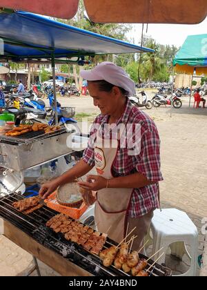 Chumphon Thaïlande Janvier 2020, étals alimentaires locaux vendant de la nourriture sur le marché Banque D'Images