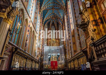 À L'Intérieur De La Basilique Sainte-Marie, Cracovie, Pologne Banque D'Images