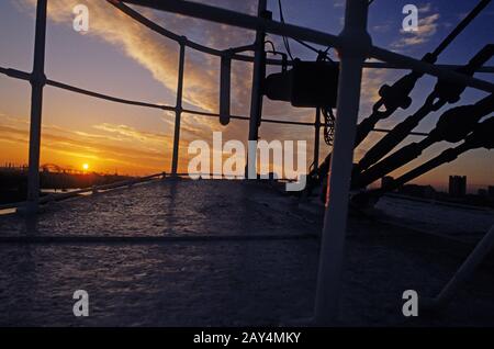 Coucher De Soleil Depuis La Reine Mary, Long Beach Californie Banque D'Images