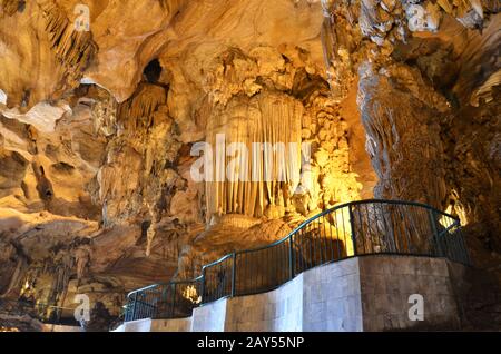 De belles formations calcaires dans la grotte de Kek Lok Tong Banque D'Images