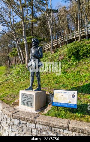 Statue métallique de l'amiral Sir George Somers KT, fondateur des Bermudes, né à Lyme Regis, Dorset, Angleterre, Royaume-Uni Banque D'Images