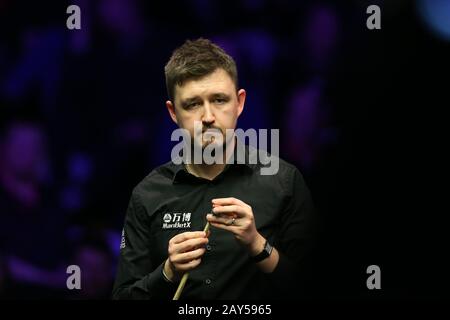 Cardiff, Royaume-Uni. 14 février 2020. Kyren Wilson, d'Angleterre, lors de son match de quart de finale contre Neil Robertson, d'Australie. ManBet X Welsh Open snooker 2020, jour 5 à la Motorpoint Arena à Cardifft, Pays de Galles du Sud, vendredi 14 février 2020 pic par Andrew Orchard/Andrew Orchard sports photographie/Alay Live news crédit: Andrew Orchard sports photographie/Alay Live News Banque D'Images