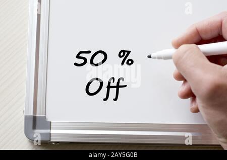 Cinquante pour cent written on whiteboard Banque D'Images