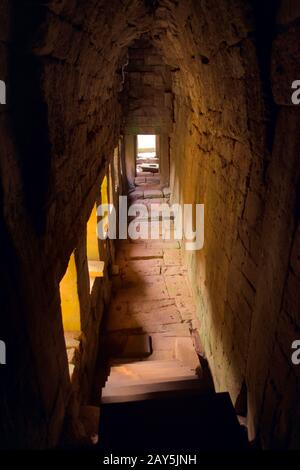 Galerie intérieure du temple de Bayon, située à Angkor, au Cambodge, ancienne capitale de l'empire khmer. Banque D'Images