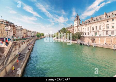 26 juillet 2019, Paris, France : vue panoramique sur la Seine depuis le pont Saint Michel Banque D'Images