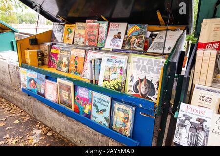 26 juillet 2019, Paris, France : étals de livres français traditionnels dans les rues Banque D'Images