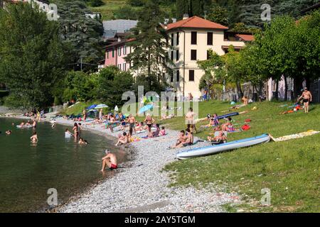 Plage Riva Bianca, Castello, Lierna, Lac De Côme, Lombardie, Italie, Europe, Banque D'Images