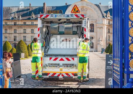 29 juillet 2019, Paris, France: Travailleurs dans le domaine du transport et de la transformation des déchets solides dans les rues Banque D'Images