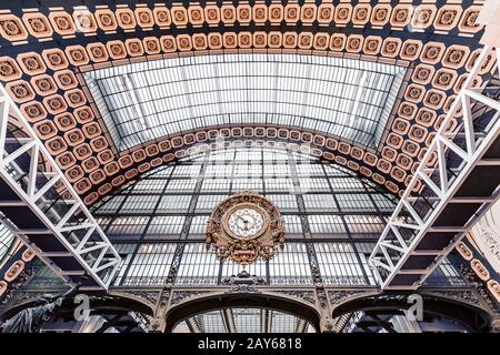 27 juillet 2019, Paris, France : célèbre horloge à l'intérieur du Musée d'Orsay Banque D'Images